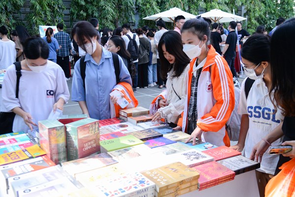 Ngày hội sách tại Trường Đại học Văn hóa Hà Nội - Anh 3