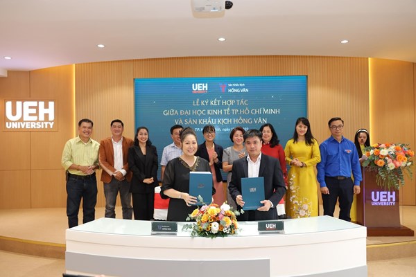 Sân khấu kịch Hồng Vân và Đại học Kinh tế TP.HCM ký kết hợp tác xây dựng sân khấu kịch học đường - Anh 1