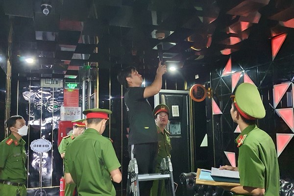 Quản lý chặt hơn nữa dịch vụ karaoke, vũ trường - Anh 1