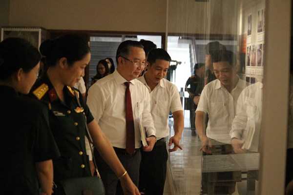 “Những đóa hồng nơi tuyến đầu phòng, chống dịch Covid-19” - Anh 2