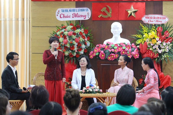 Gặp mặt “Những đóa hồng nơi tuyến đầu phòng, chống dịch Covid-19” - Anh 2