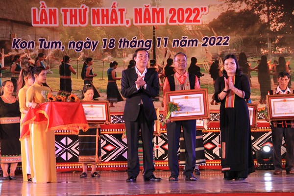 Kon Tum: Vinh danh các Nghệ nhân ưu tú - Anh 2