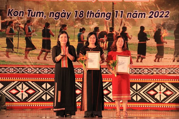 Kon Tum: Vinh danh các Nghệ nhân ưu tú - Anh 4