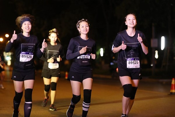 Kích thích sự phát triển của kinh tế đêm qua Giải chạy “Vnexpress marathon Hanoi Midnight 2022” - Anh 2