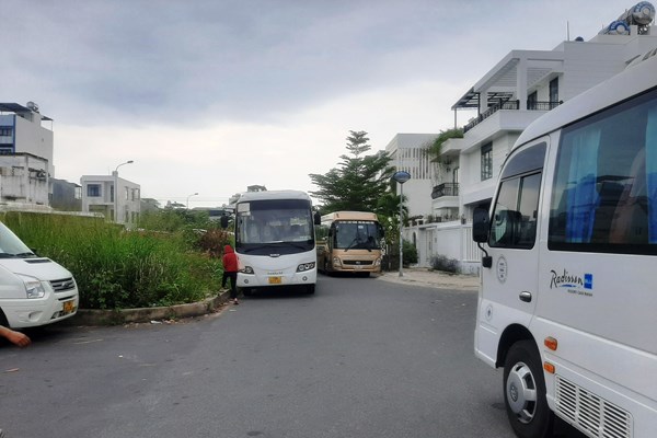 Yêu cầu chấm dứt hoạt động sân bóng, bãi đỗ xe không phép tại Phước Long - Anh 2