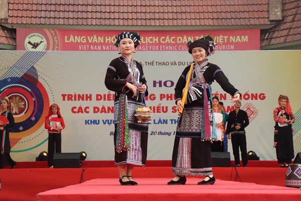 Khơi dậy lòng tự hào trang phục truyền thống các dân tộc thiểu số - Anh 1