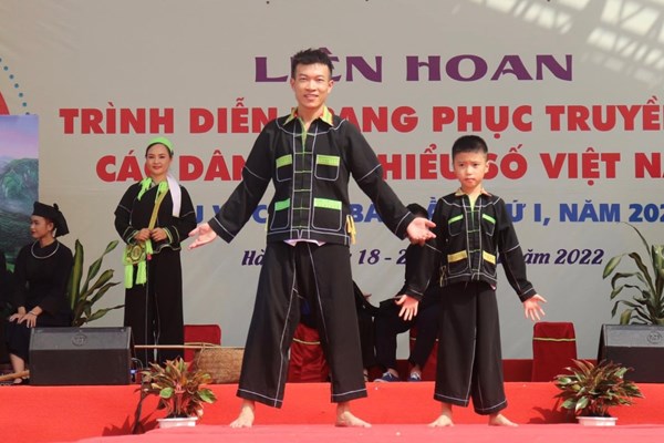 Khơi dậy lòng tự hào trang phục truyền thống các dân tộc thiểu số - Anh 2