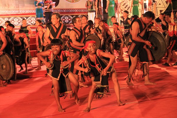 Giữ nhịp cồng chiêng, xoang - Anh 3
