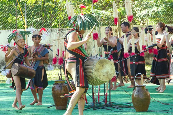 Giữ nhịp cồng chiêng, xoang - Anh 6