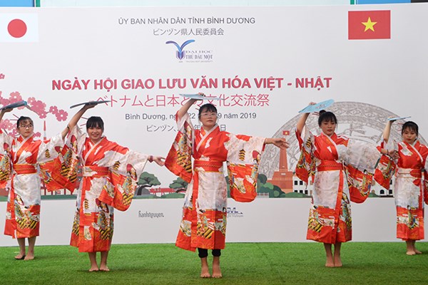 Những thách thức trong phát triển văn hoá trong thời gian tới - Anh 5