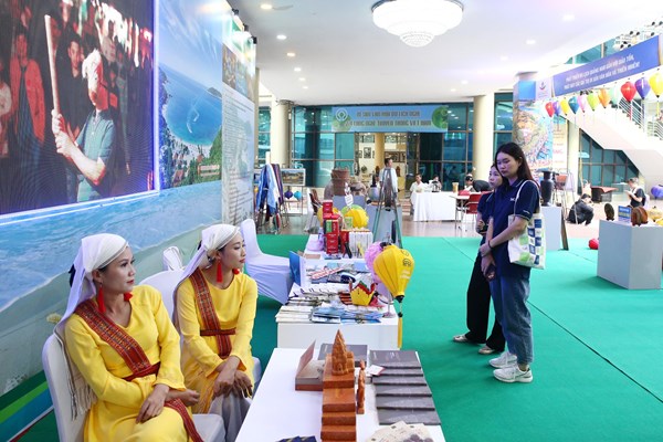 Khai mạc Triển lãm Tuần Văn hóa Du lịch Di sản xanh - Anh 9