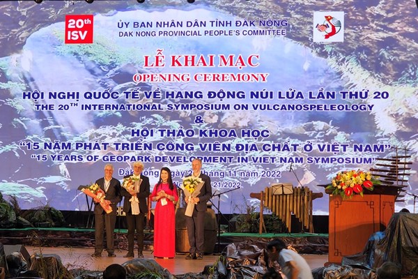 Khai mạc Hội nghị quốc tế về hang động núi lửa lần thứ 20 - Anh 2