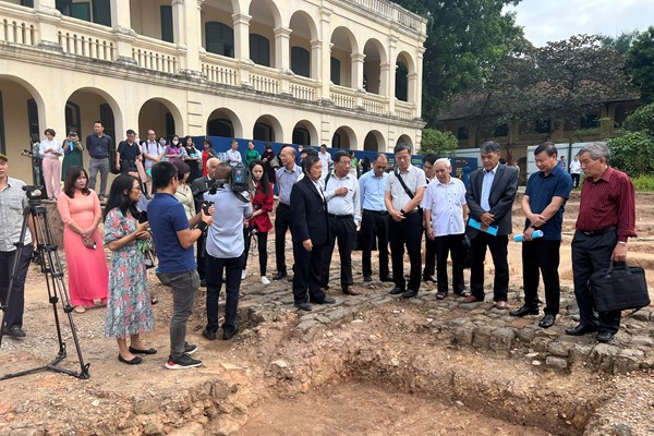 Khai quật thăm dò khu vực chính điện Kính Thiên: Phát lộ dấu tích sân Đan Trì, đường Ngự Đạo - Anh 1