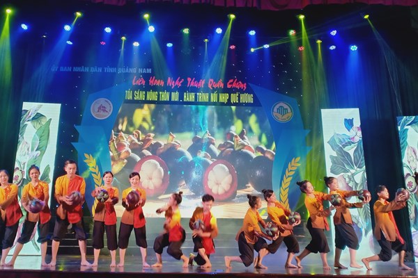 Quảng Nam: Liên hoan nghệ thuật quần chúng các xã xây dựng nông thôn mới - Anh 3