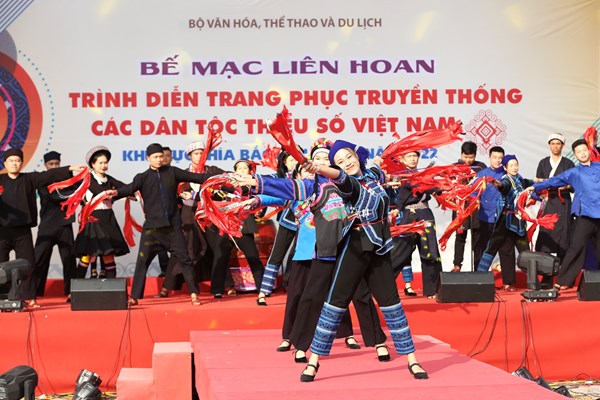 Bảo vệ “báu vật” văn hóa - Anh 1