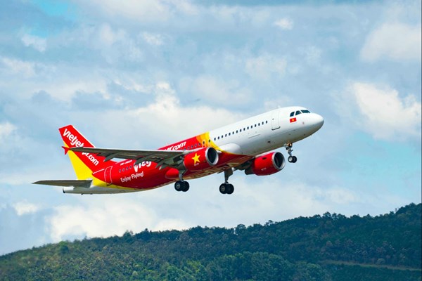 Bay khắp Việt Nam và thế giới với bão khuyến mãi từ Vietjet - Anh 2