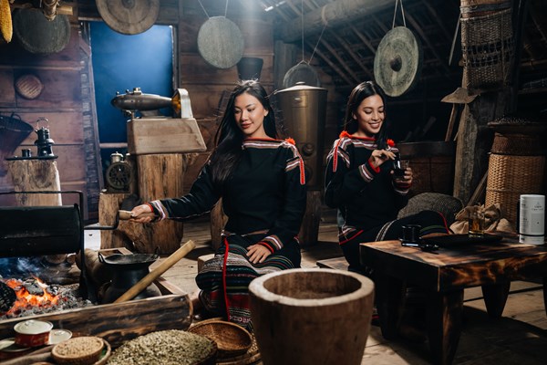 Hoa hậu Tiểu Vy, Á hậu Kim Duyên khoe sắc giữa đại ngàn M’Drak - Anh 6