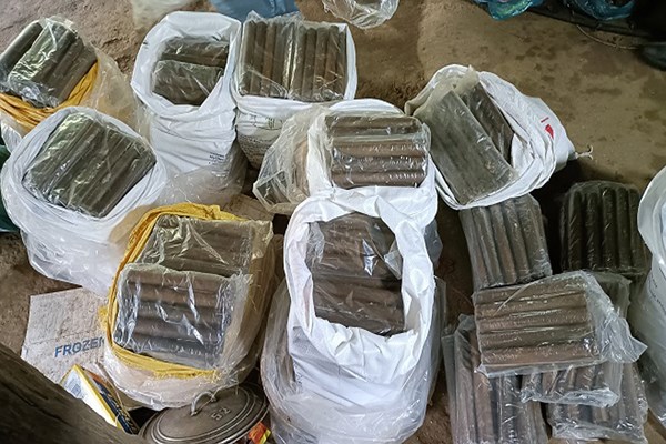 Triệt phá đường dây mua bán trái phép vật liệu nổ quy mô lớn - Anh 3