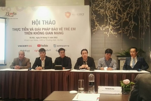Báo động trẻ cần Internet  hơn cha mẹ - Anh 1