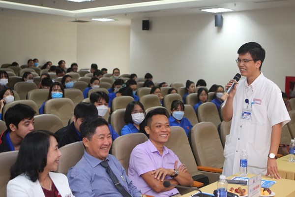 Tập huấn xử lý biến chứng hô hấp và các vấn đề hậu Covid-19 - Anh 2