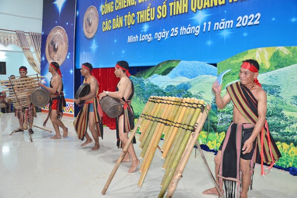 Liên hoan cồng chiêng, đàn hát dân ca các dân tộc thiểu số Quảng Ngãi - Anh 5