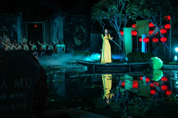 “Hội An hướng tới thành phố sáng tạo”: Rực rỡ đêm Sắc màu của lụa - Anh 2