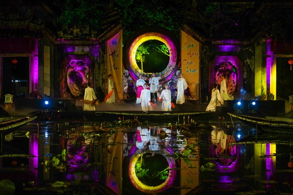“Hội An hướng tới thành phố sáng tạo”: Rực rỡ đêm Sắc màu của lụa - Anh 6