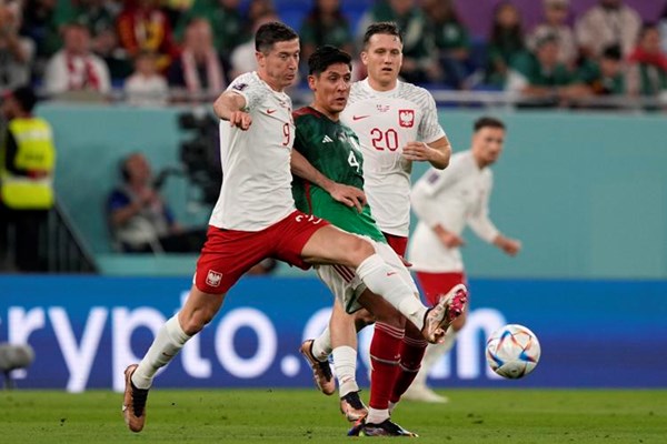 Lewandowski ghi bàn, Ba Lan thắng kịch tính Saudi Arabia - Anh 1