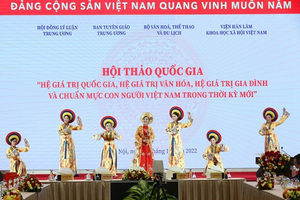 Khai mạc Hội thảo quốc gia “Hệ giá trị quốc gia, hệ giá trị văn hóa, hệ giá trị gia đình và chuẩn mực con người Việt Nam trong thời kỳ mới” - Anh 9
