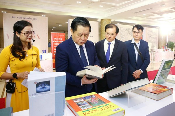 Khai mạc Hội thảo quốc gia “Hệ giá trị quốc gia, hệ giá trị văn hóa, hệ giá trị gia đình và chuẩn mực con người Việt Nam trong thời kỳ mới” - Anh 11