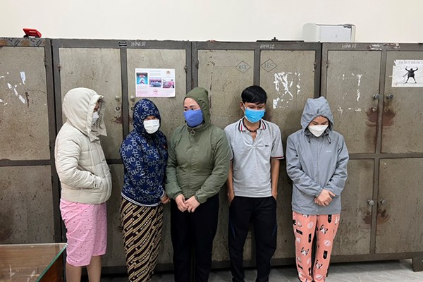 Quảng Bình: Phá các ổ nhóm lô đề và triệu tập 98 người nghi vấn đánh bạc - Anh 2