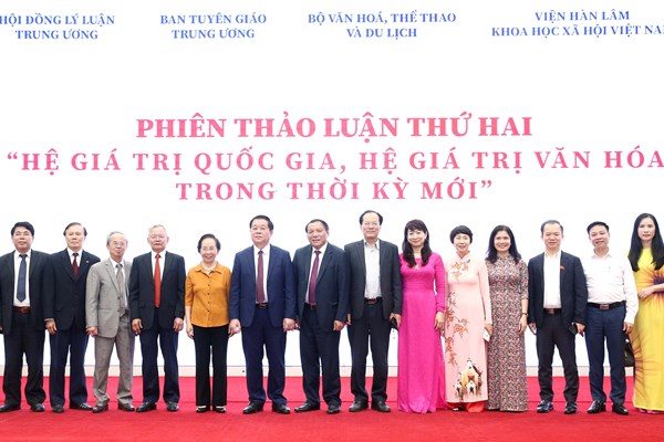 Đề xuất giải pháp trong thực tiễn để hệ giá trị đi vào đời sống - Anh 8