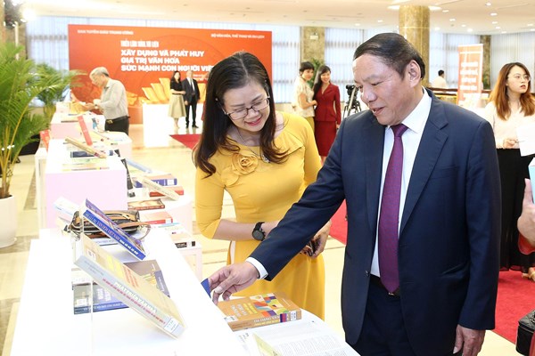 Đề xuất giải pháp trong thực tiễn để hệ giá trị đi vào đời sống - Anh 7