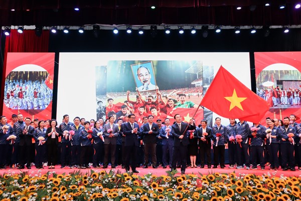 Nóng bỏng cuộc đua ngôi đầu - Anh 1