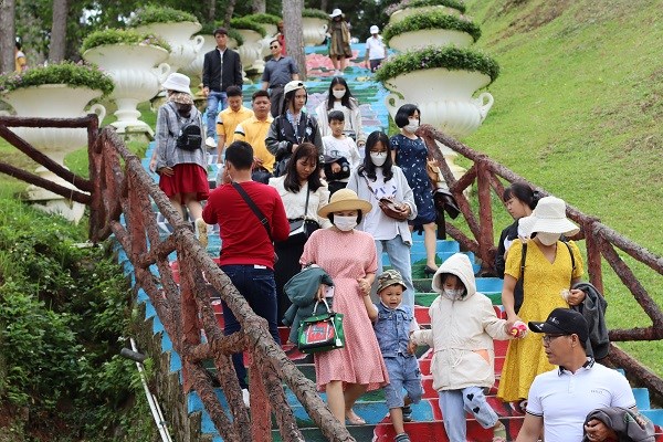 Lâm Đồng phấn đấu đón 8 triệu lượt khách trong năm 2023 - Anh 3