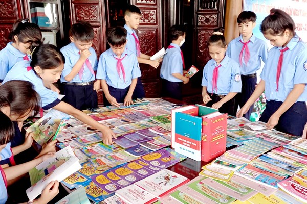 "Sách- Trang sử hào hùng" - ảnh 1