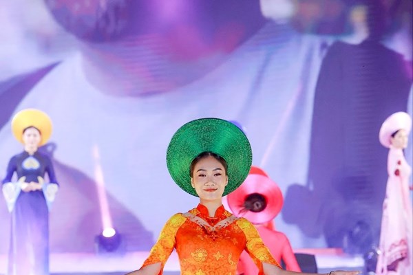 Mãn nhãn với bộ sưu tập áo dài 