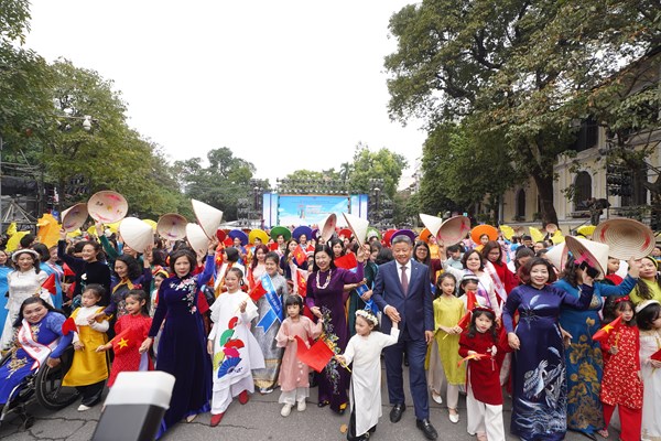 30.000 lượt người tham dự Lễ hội Áo dài du lịch Hà Nội - Anh 1