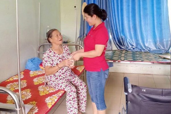 Nữ nhân viên thư viện gieo hạnh phúc cho đời - Anh 1