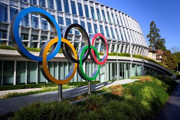 IOC yêu cầu kêu gọi Taliban bảo vệ quyền của phụ nữ và trẻ em gái - Anh 1