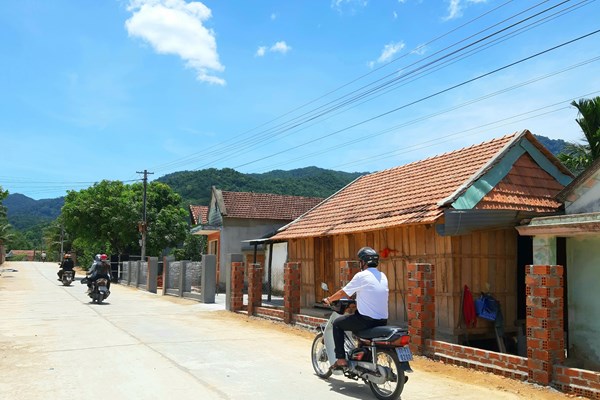 Cả làng người Bana hiến đất làm đường du lịch cộng đồng - Anh 1