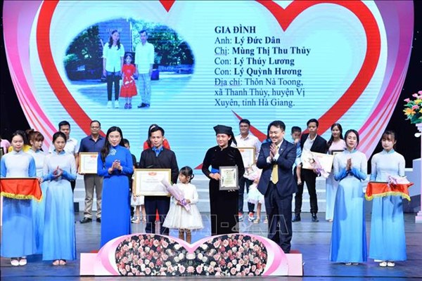 Điểm sáng gia đình trẻ ở vùng sâu vùng xa - Anh 1