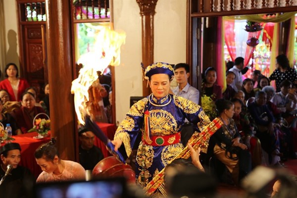 Bảo vệ và phát huy giá trị di sản văn hóa phi vật thể Thực hành tín ngưỡng thờ Mẫu Tam phủ: Kiên quyết xử lý hành vi lợi dụng di sản để trục lợi - Anh 2