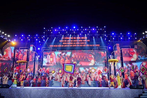 Huyện Mê Linh đón nhận danh hiệu đạt chuẩn nông thôn mới - Anh 4
