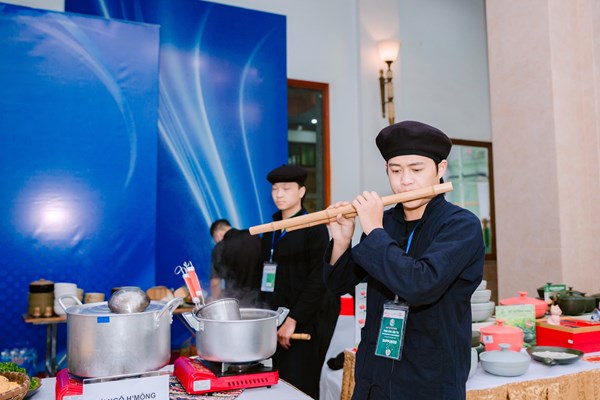 Đại sứ và các nhà ngoại giao hào hứng trải nghiệm phở tại Nam Định - Anh 7