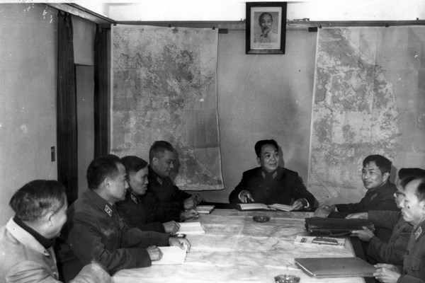 “Từ mặt đất đến bầu trời