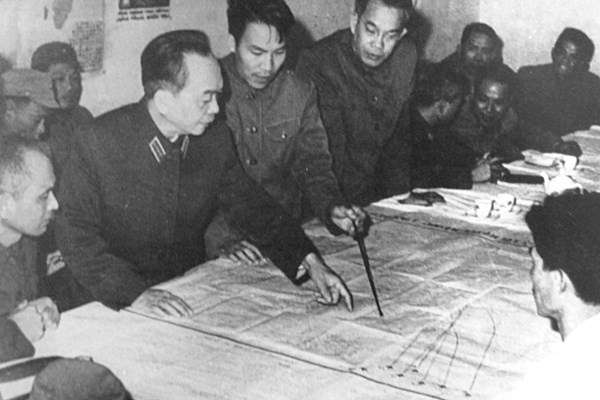 “Từ mặt đất đến bầu trời