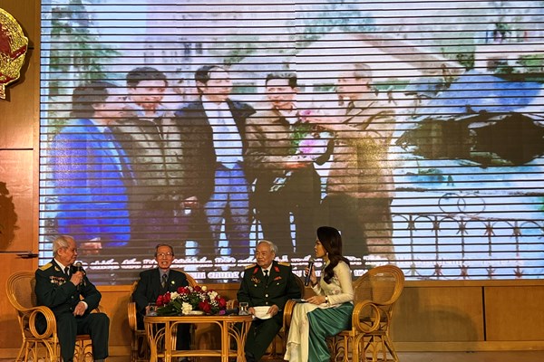 Giao lưu nhân chứng lịch sử Chiến thắng “Hà Nội - Điện Biên Phủ trên không”: Những bài học lịch sử sống động - Anh 4