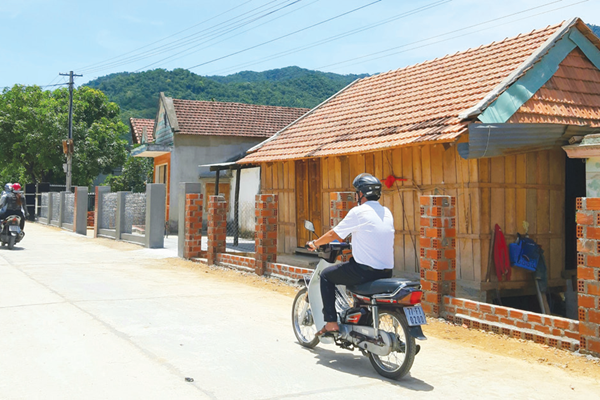 Người Bana hiến đất làm đường du lịch cộng đồng - Anh 1