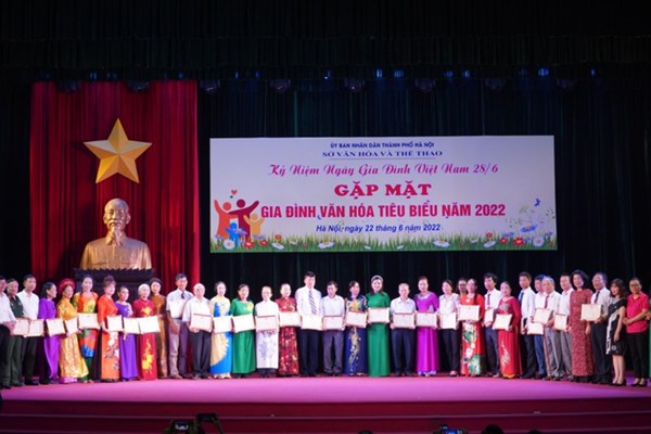 Lan tỏa những giá trị tích cực trong cộng đồng - Anh 1